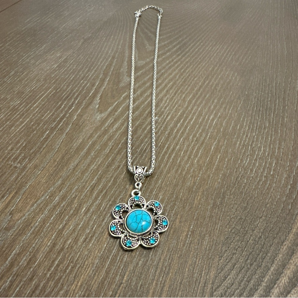 Vintage Bijoux By Meera Silver Turquoise Flower Pendant 18-23" Silvertone Chain - Picture 1 of 5